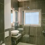 Modern Gelijkvloers Gezinsappartement 크노케-하이스트