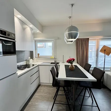 Modern Gelijkvloers Gezinsappartement דירה *