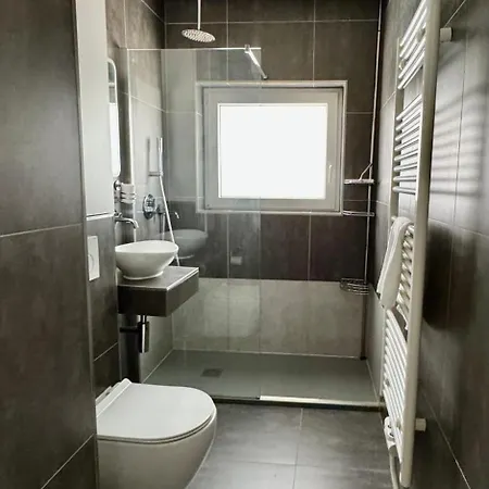 Modern Gelijkvloers Gezinsappartement * קנוקה-הייסט